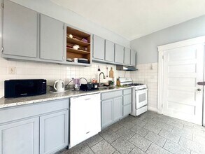 Building Photo - 260 Aspinwall Ave