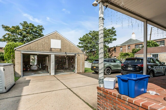 Building Photo - 53 Carnation Ave