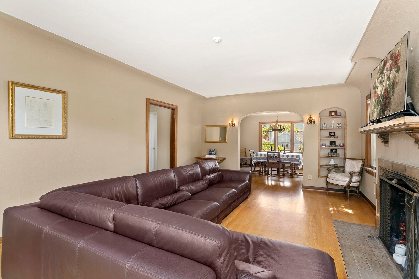 Building Photo - 1526 Thorndyke Ave W