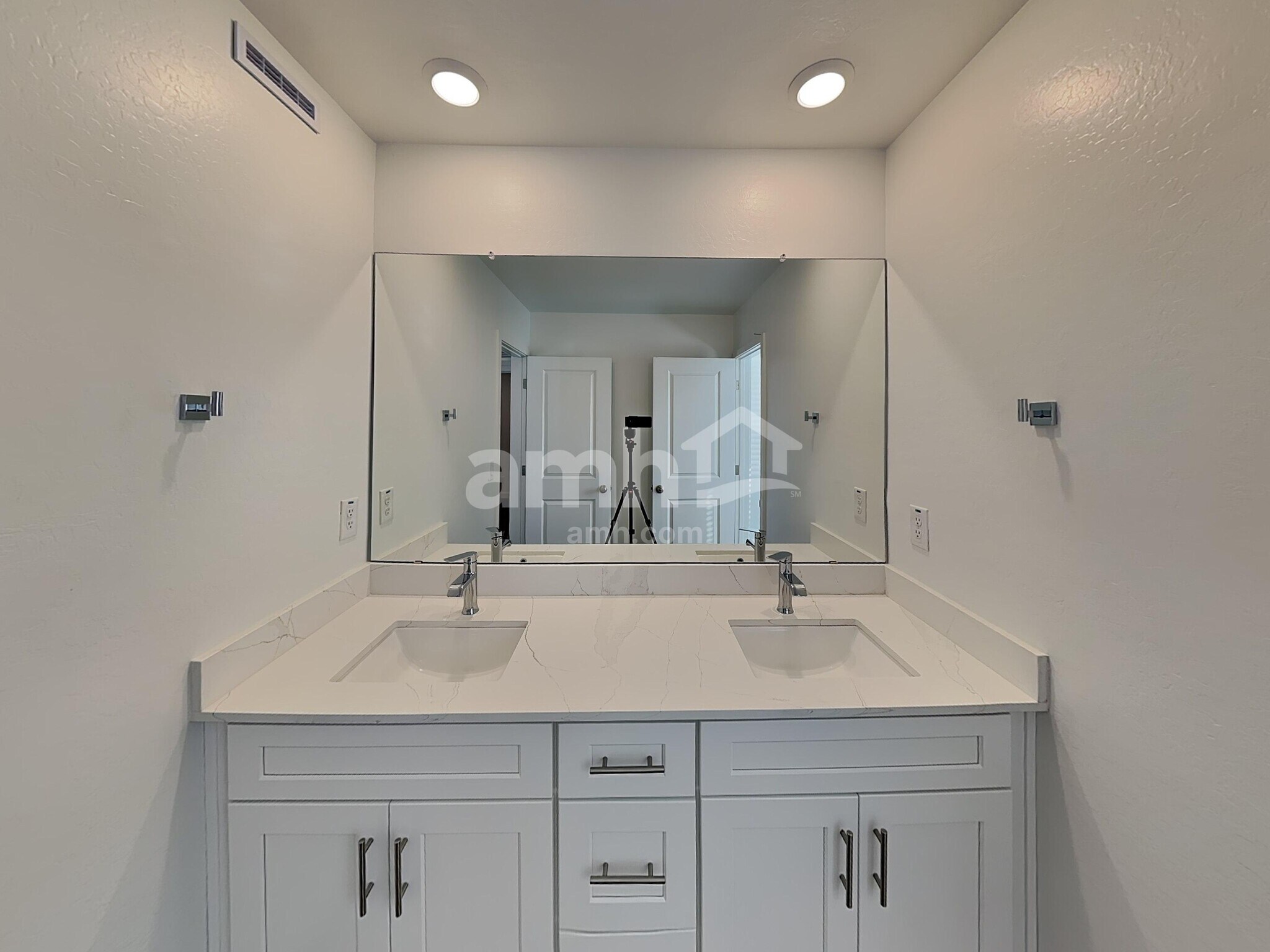 Building Photo - 20177 W Thomas Rd