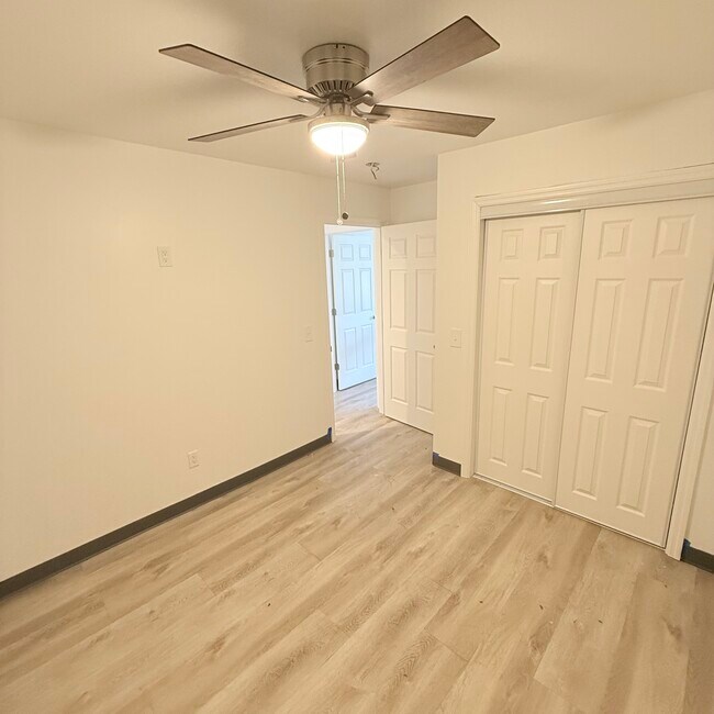 Building Photo - Woodsdale Apartments Holiday Island