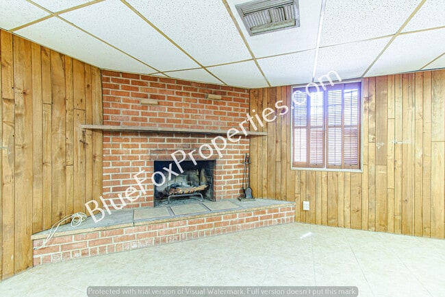 Building Photo - 4825 E 23rd St