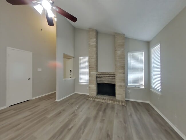 Building Photo - 3107 Lucida Ln