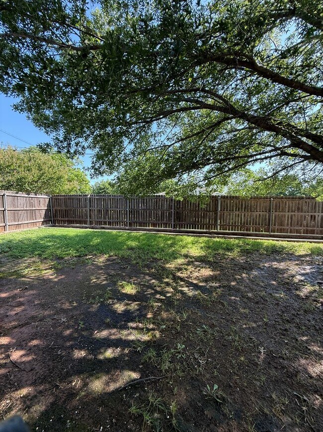 Building Photo - 3 Bedroom 2 bath in Faith Village