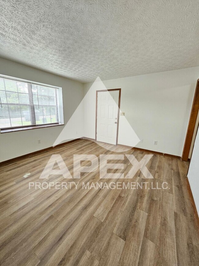 Building Photo - Cute 2 Bd - 1 Ba Single Family Brick Home ...
