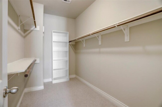 Building Photo - 9133 Creekstone Lake Dr