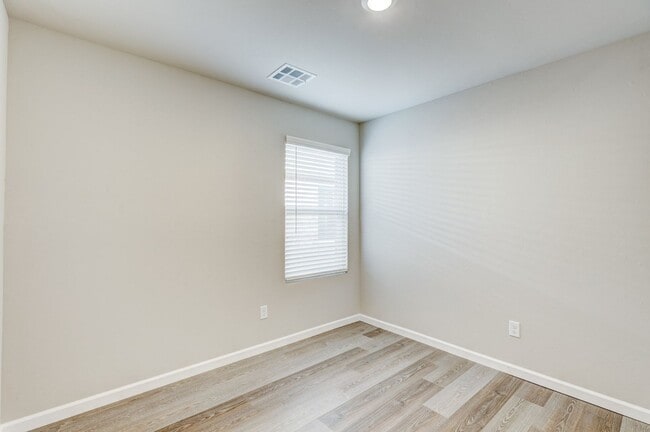 Building Photo - 10508 SW 41st Pl