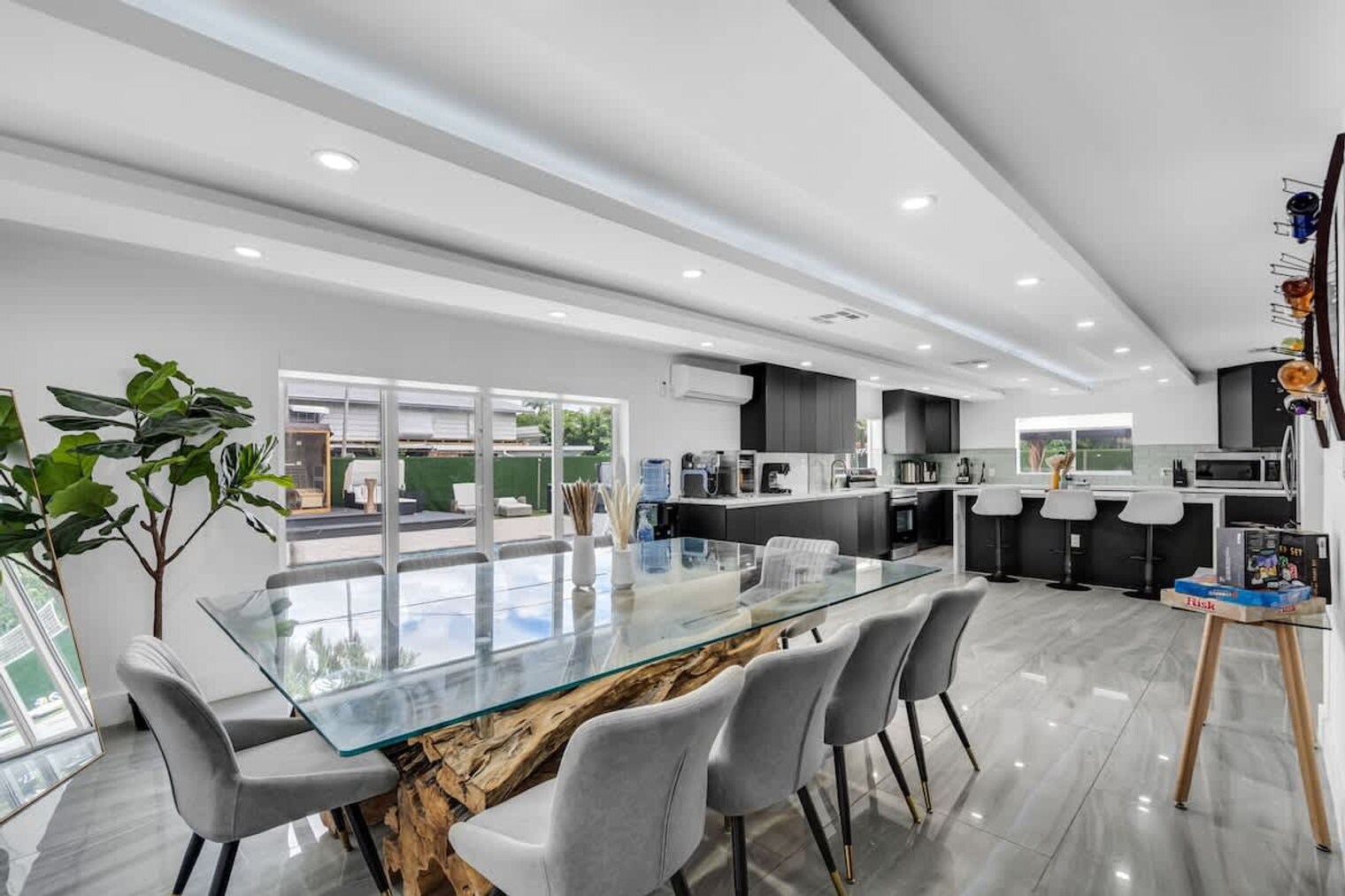 Building Photo - 1255 NE 199th St