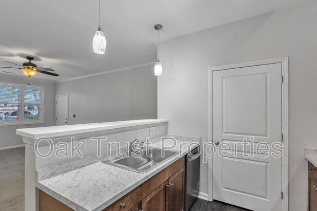 Building Photo - 100 Bucksley Ln