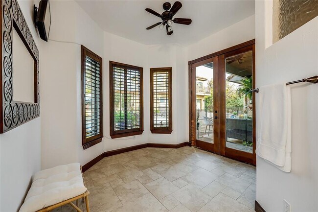 Building Photo - 17005 Northlake Hills Dr