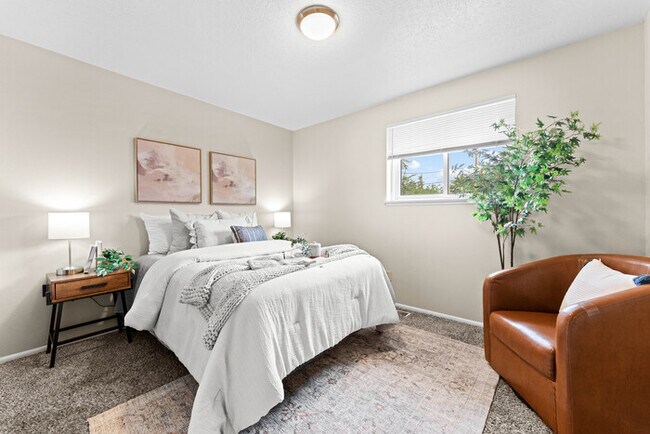 Building Photo - Spacious 4 Bedroom, 2 Bath Home on Boise Bench!