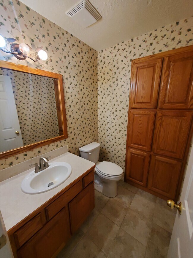 Building Photo - 920 Summerset Ct