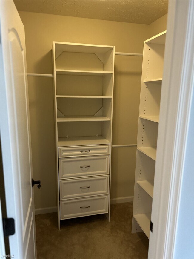 Building Photo - 4 br, 3.5 bath Townhome - 120 Robert Street