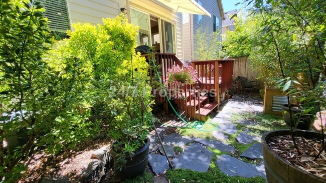 Building Photo - Beautiful 3 BD | 2.5 BA Near Tanner Creek ...