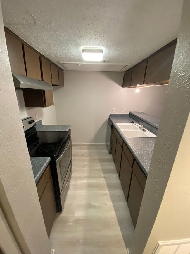 Building Photo - 4634 Country Creek Dr