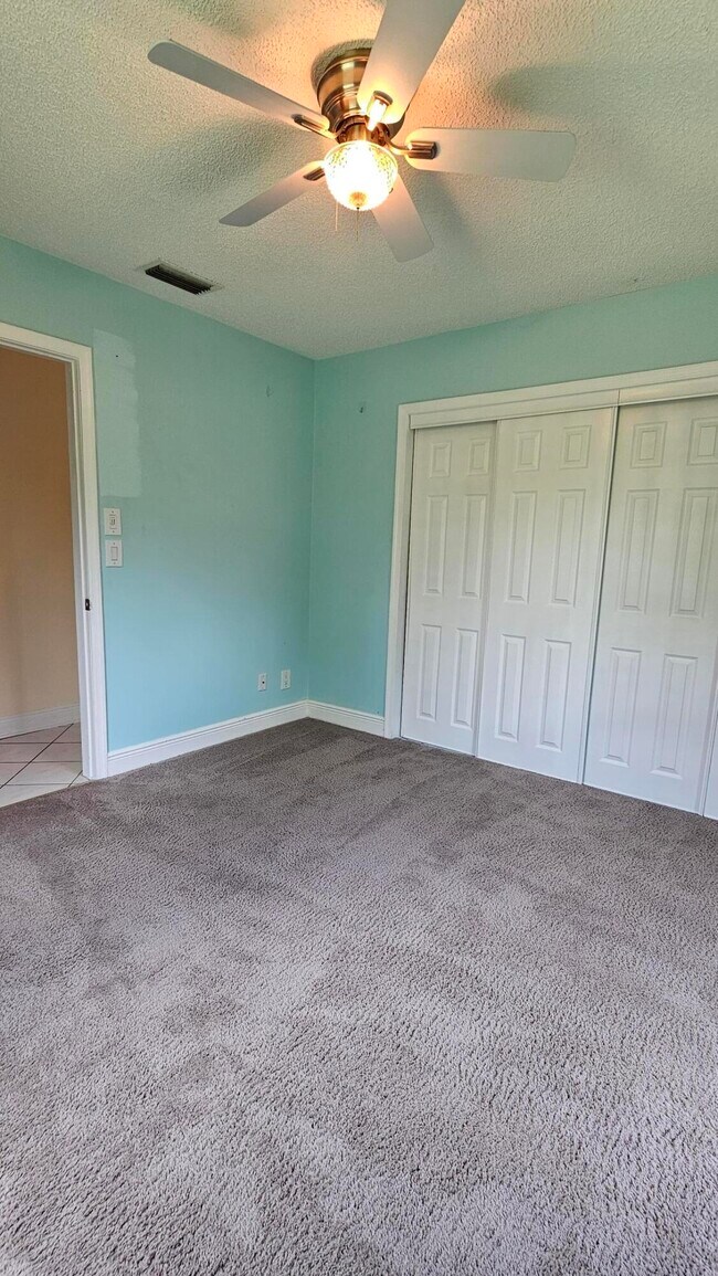 Building Photo - 12157 Sycamore Ln