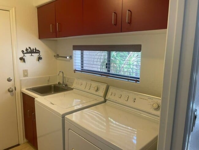 Building Photo - Beautiful home in gated community