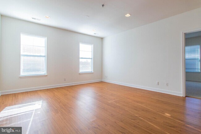 Building Photo - 1704 Shallcross Ave