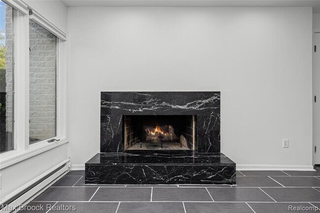 Building Photo - 3332 Barlyn Ln