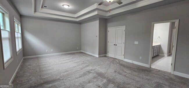 Building Photo - 352 Newshaw Dr