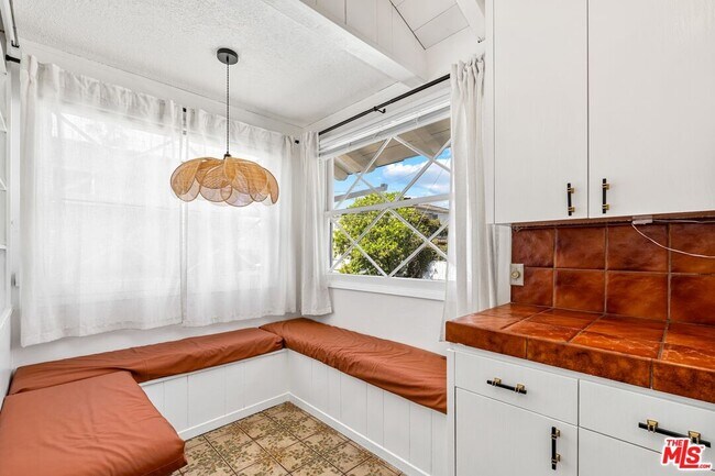 Building Photo - 112 Fleet St