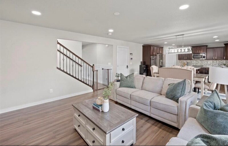 Building Photo - 4032 Silver Star Grove
