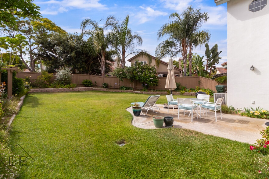 Back and Side Yard - 1987 Willow Ridge Dr