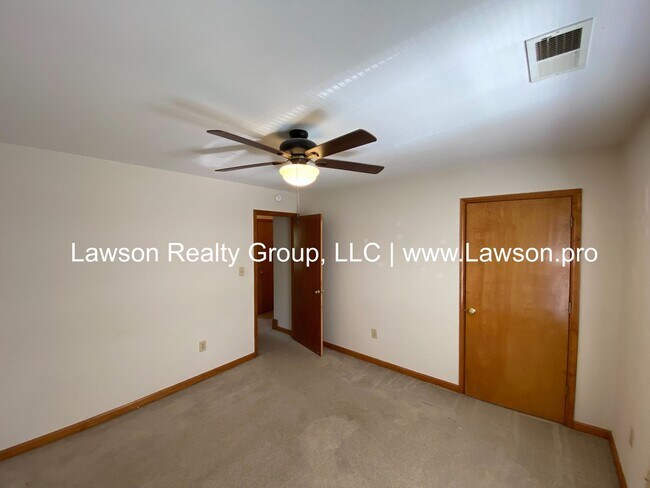 Building Photo - Woodland 5506-5508