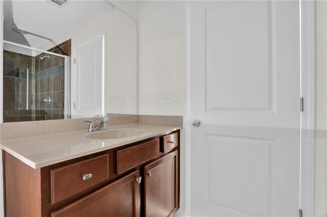 Building Photo - 215 Semel Dr