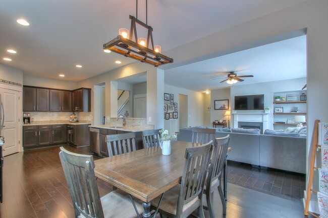 Building Photo - 1113 Camden Cir