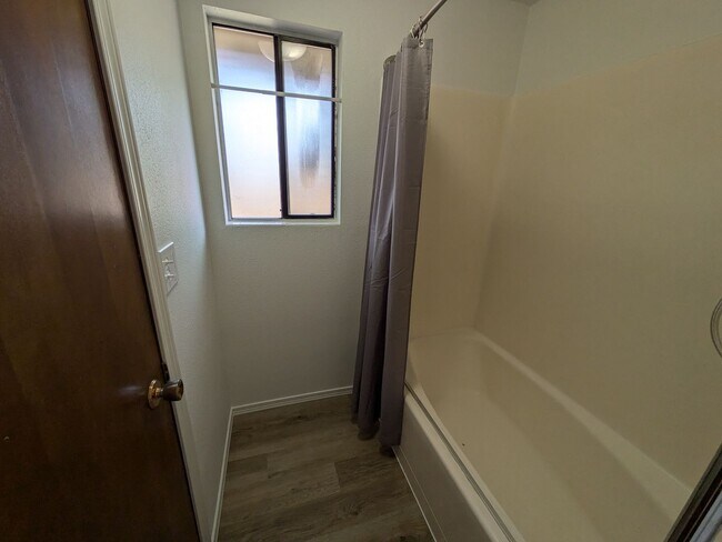 Building Photo - 7816 Samurai Dr SE