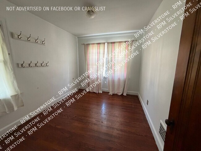 Building Photo - 15638 Evergreen-