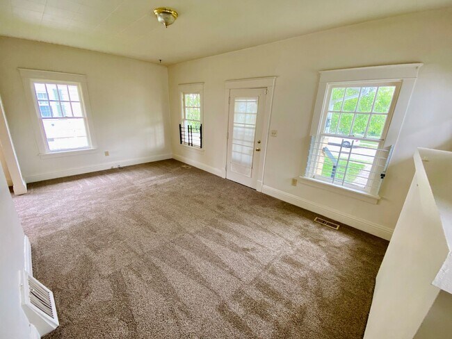 Building Photo - Welcoming Wilshire Heights Ranch Home for ...