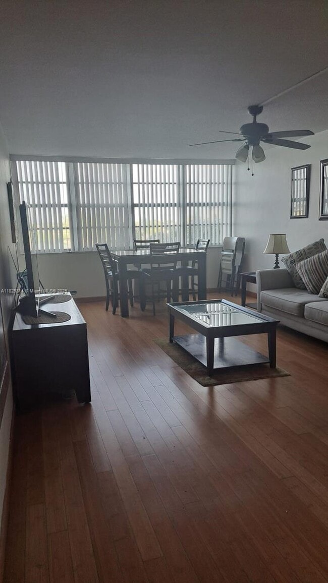 Building Photo - 1301 NE Miami Gardens Dr