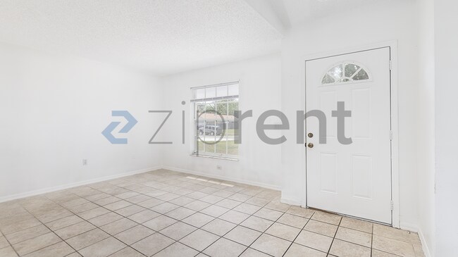 Building Photo - 2750 Gramercy Dr