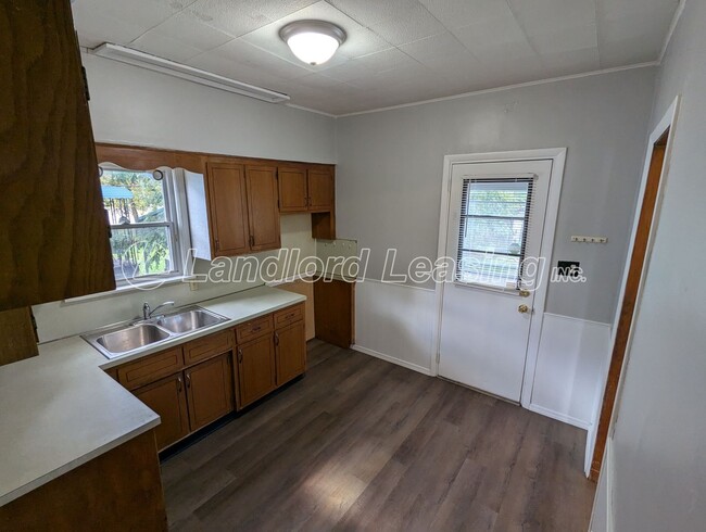 Building Photo - $499 Security Deposit Special!!