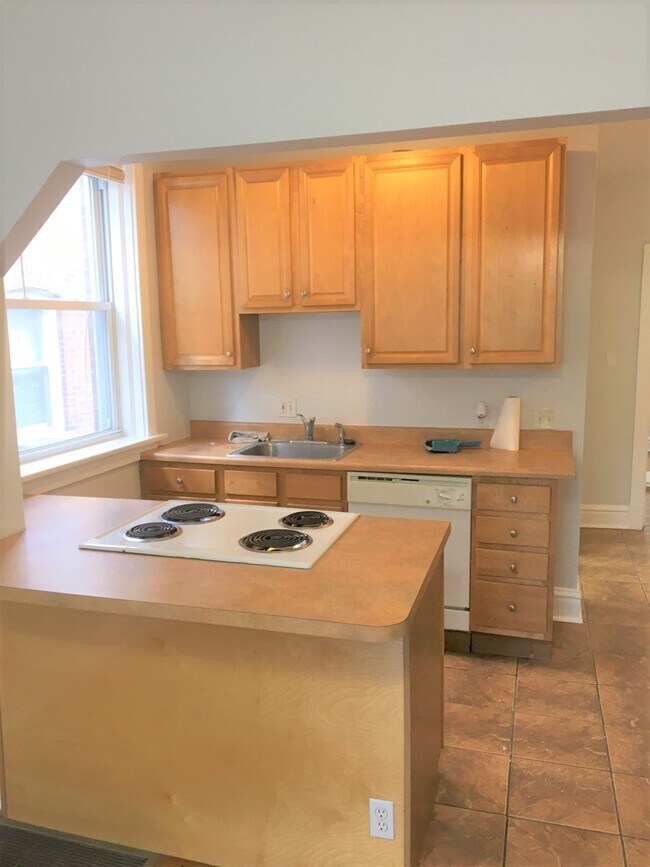 Building Photo - 4540 Flad Ave