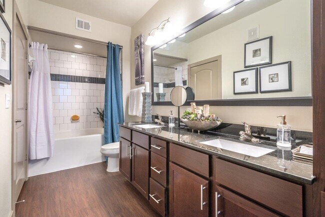 Building Photo - More Space, More Savings – Up to 6 Weeks F...