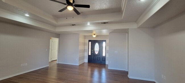 Building Photo - NEWER HOME ON QUIET STREET