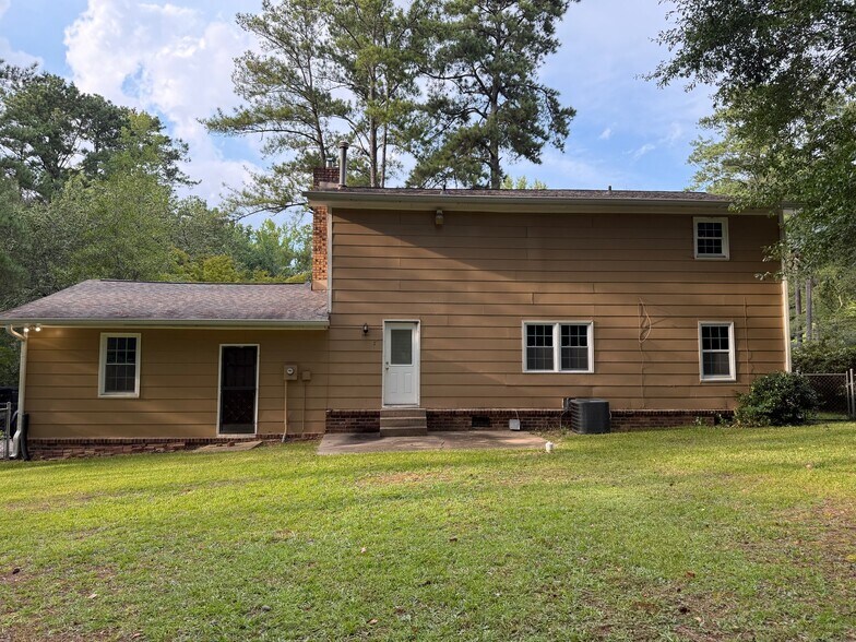 Building Photo - 2270 Fern Valley Dr SW