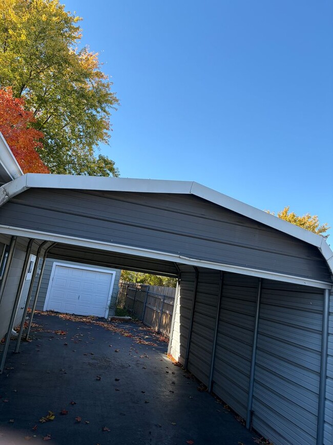 Building Photo - Newly remodeled 2-bedroom, 1-bathroom home...