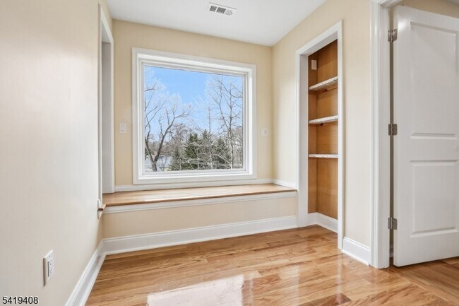 Building Photo - 215 Summit Ave