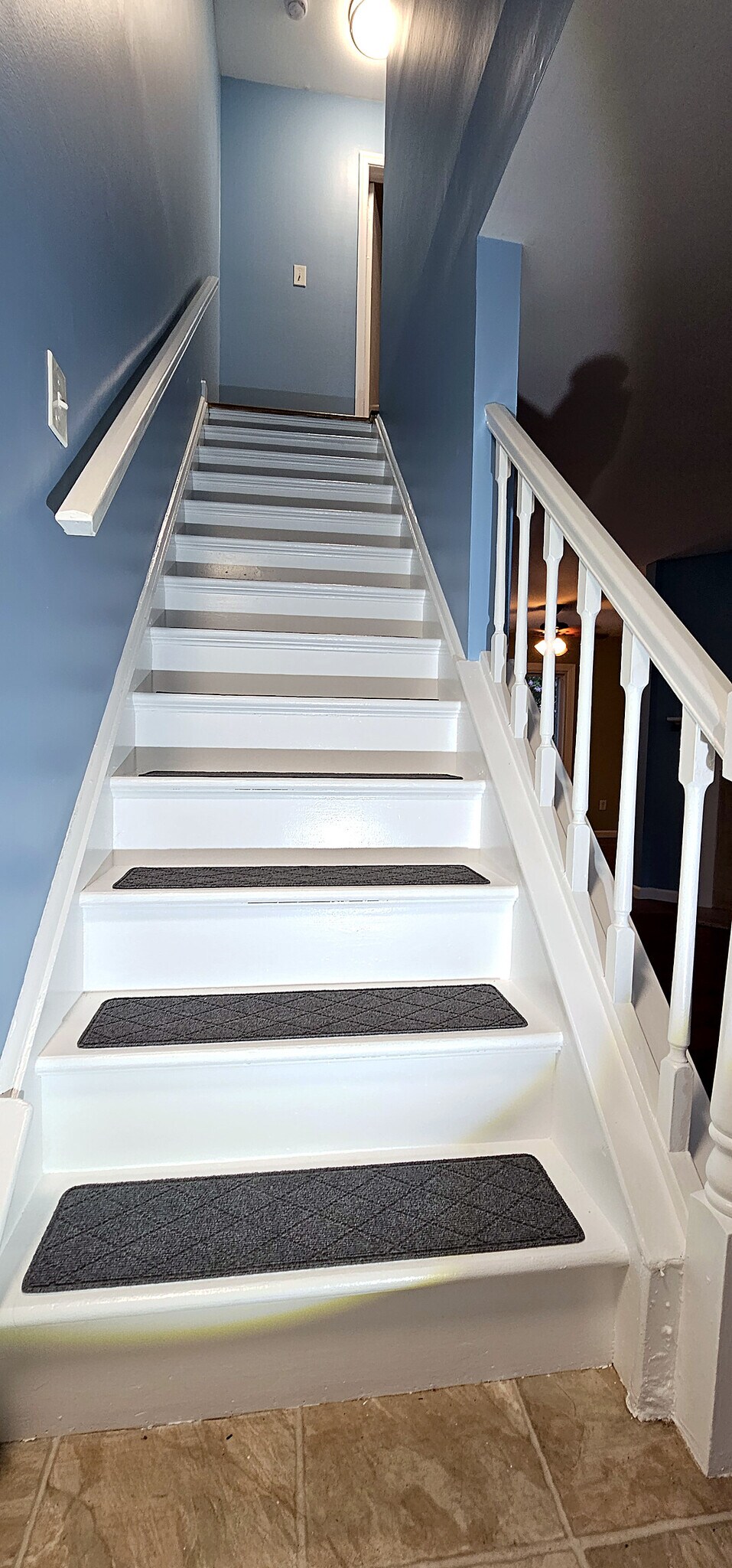 Bright, Freshly Painted Staircase | Crisp white staircase with a wood handrail and non-slip treads - 43 Tynemouth Ct