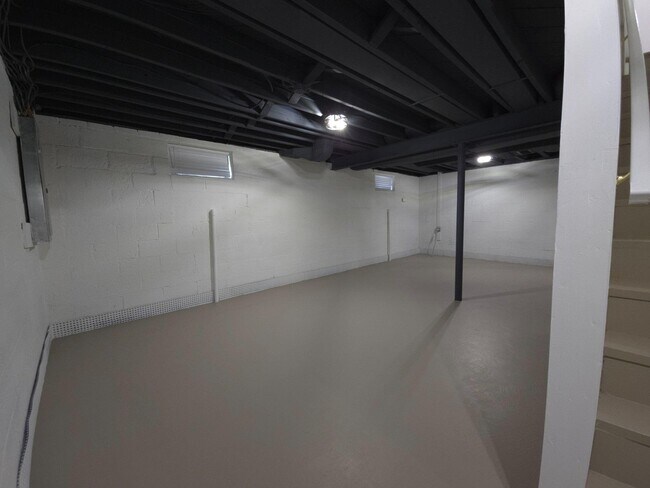 Building Photo - 2209 Quinton Rd