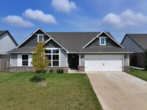 Building Photo - Like new, Move in Ready.