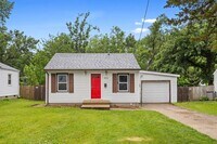 Building Photo - 1 Bedroom/ 1 Bath Home - Fenced in back yard and 1 Stall Garage