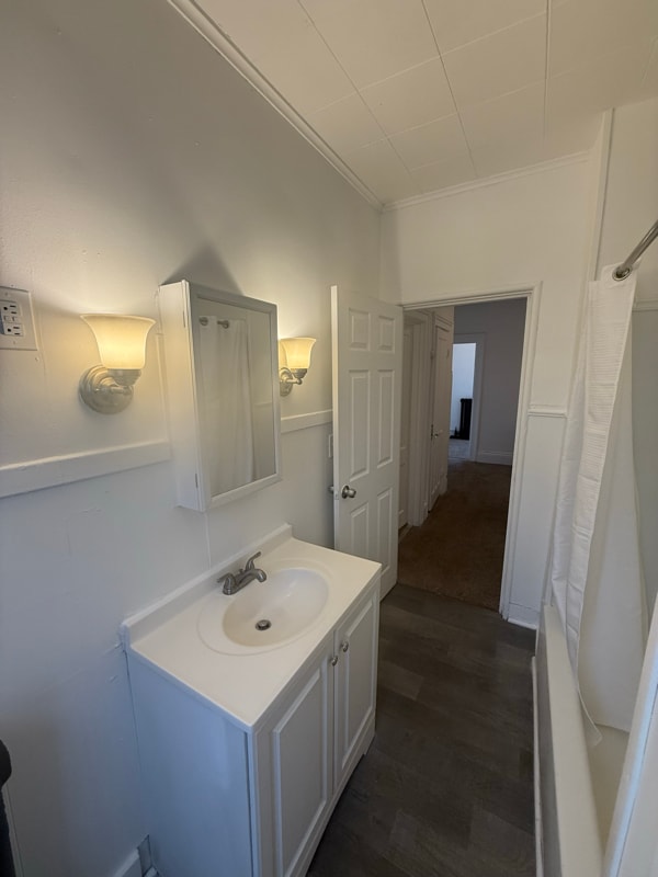 Building Photo - 194 Main St