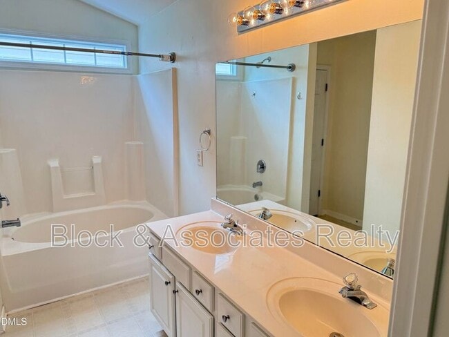 Building Photo - 1414 Crimson Creek Dr
