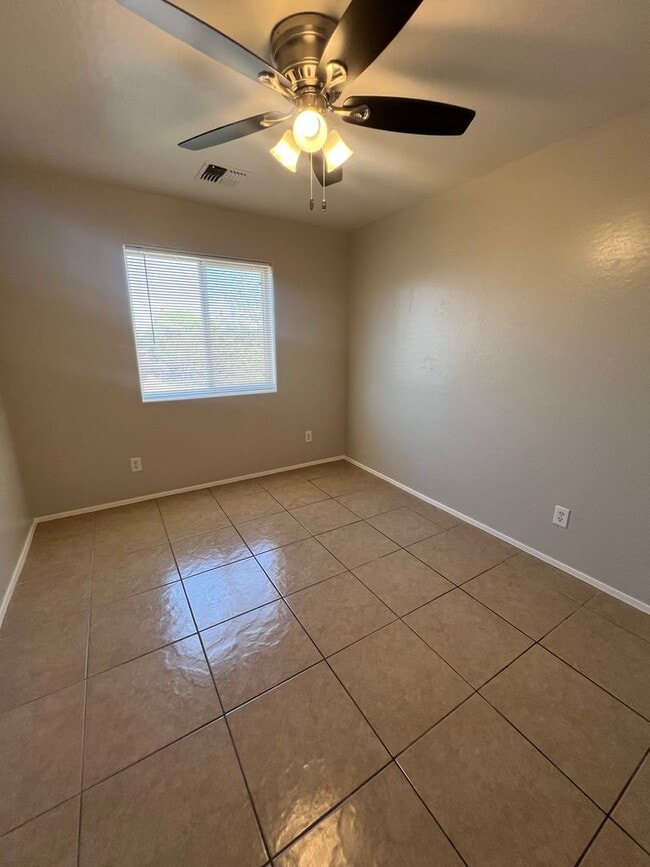 Building Photo - South Phoenix 3Bed 2.5 Bath Garage