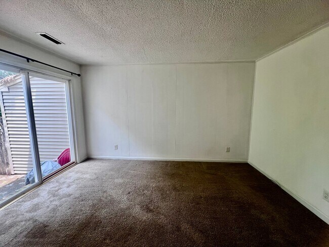 Building Photo - 4080 Thomas Jefferson Dr